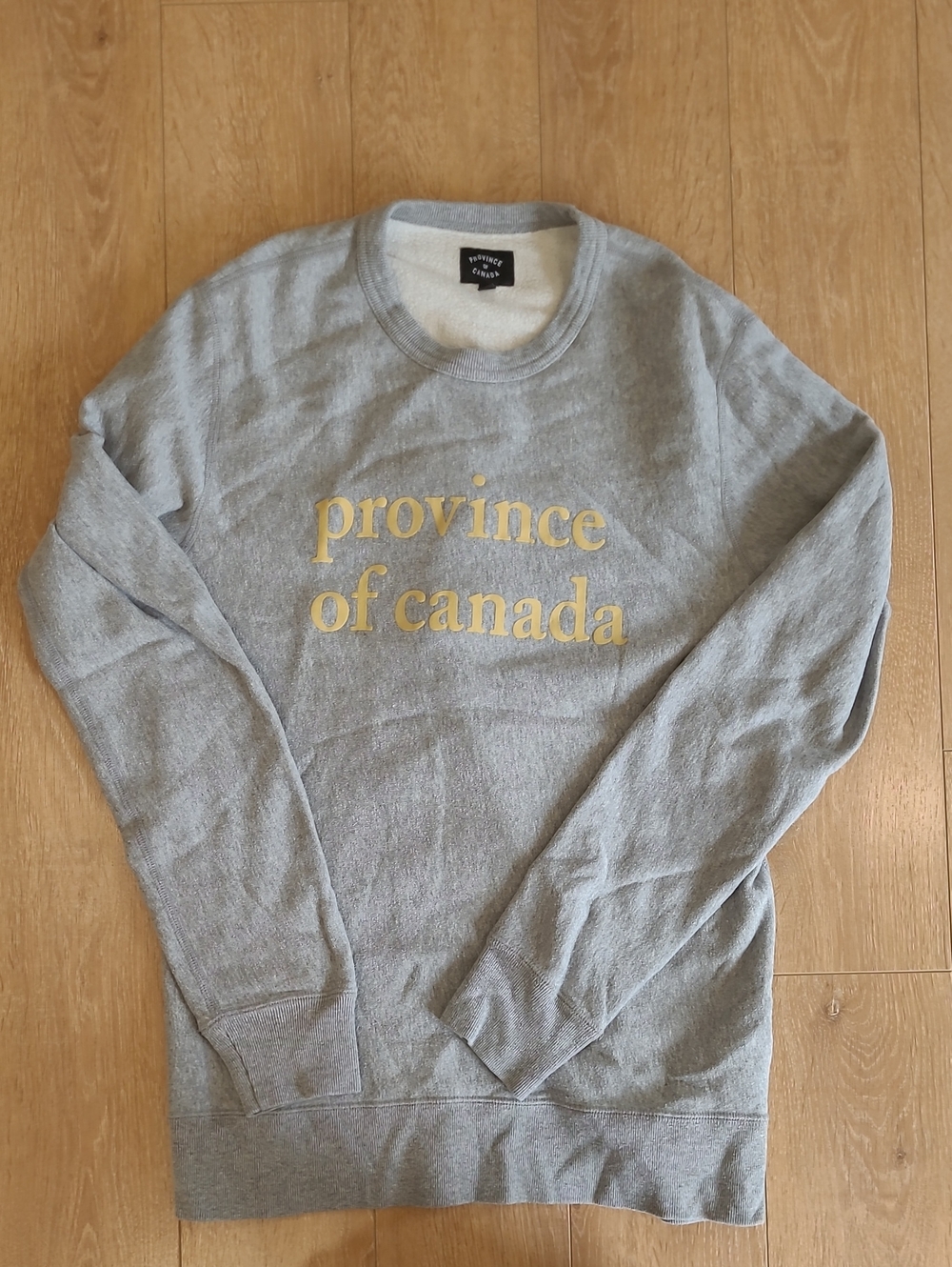 Vintage 2017 Women's Province Of Canada Crewneck Sweater in Light Grey